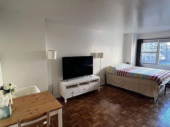 4th image of 321 E 48th St APT 9B