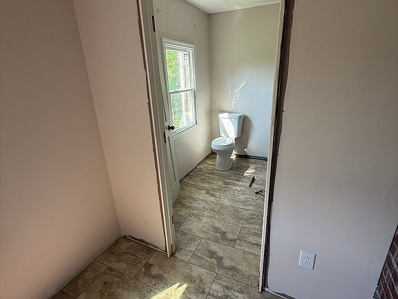 4th image of 140 Smartnick Rd