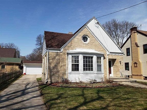 What adorable curb appeal!