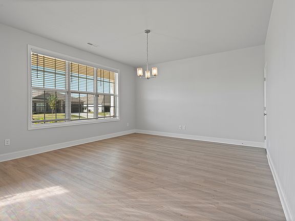 5th image of 157 Cherry Laurel Dr