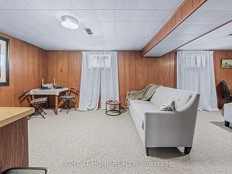98 Yorkview Dr — Photo 19