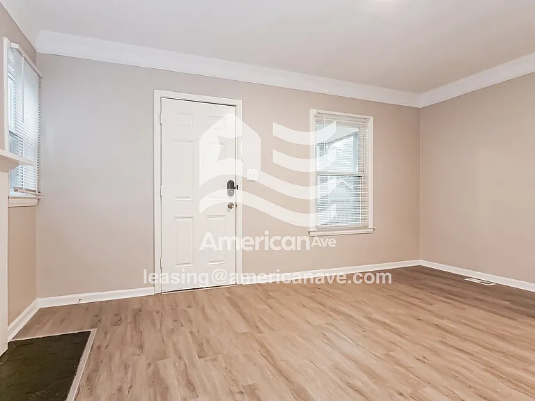 893961_003_wm_-_living_room_13158072.jpg