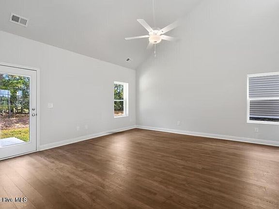 5th image of 282 Pierre Drive