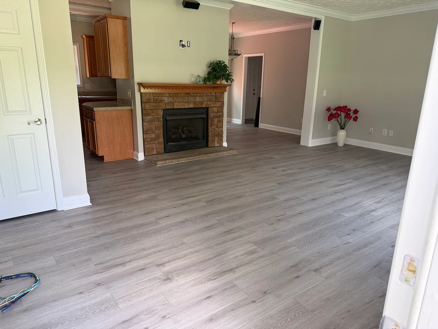 3 bed, 1600 sqft, $2,400 — Photo 4