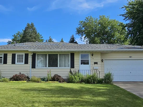 103 Primrose Ln, La Porte City, IA 50651