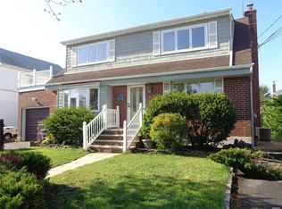 879 1st Ave, Franklin Square, NY 11010