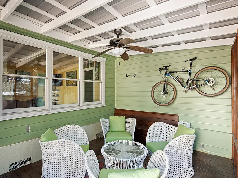 Screened-In Porch