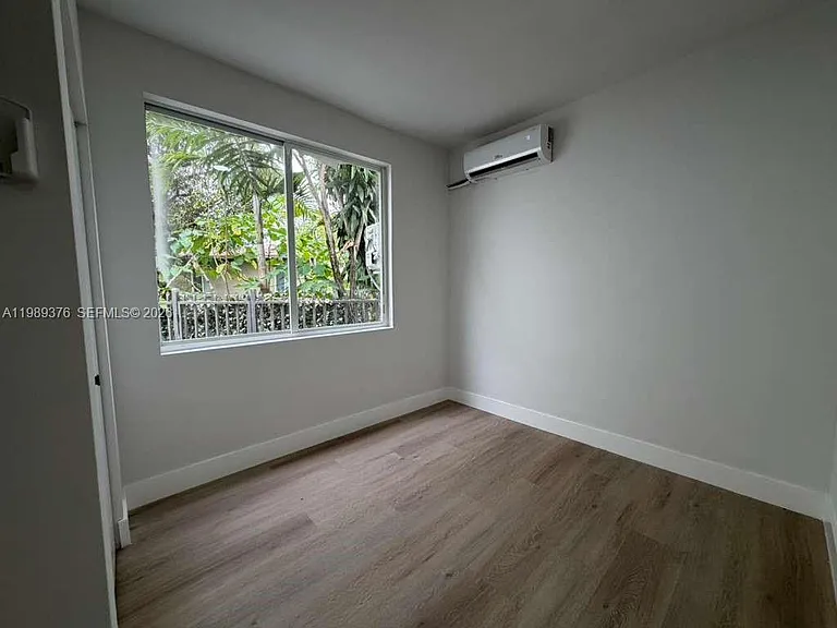 2425 SW 6th St #10 — Photo 8