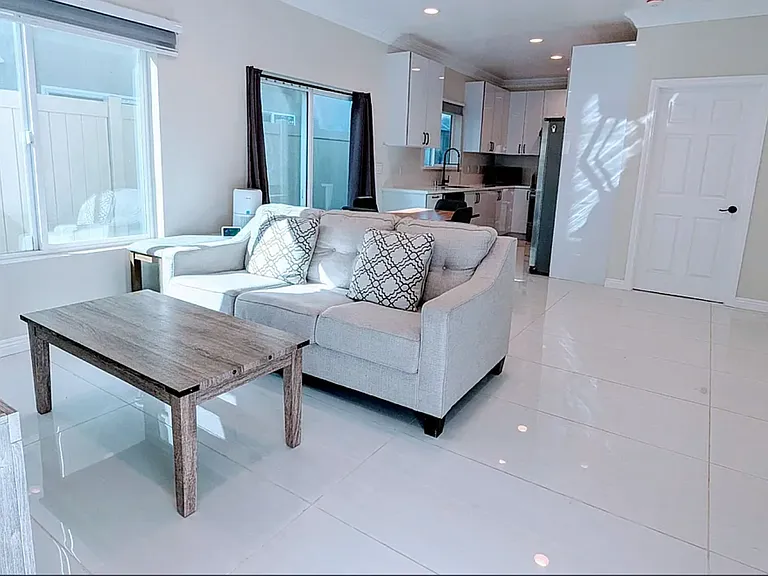 342A Pasadena Ave — Photo 2