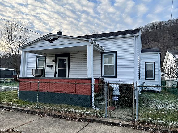 2nd image of 525 Commerce St