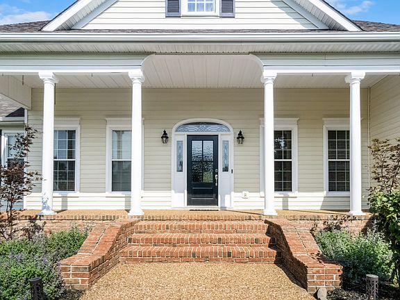 5th image of 468 Clubhouse Ln