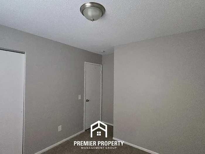 2442 Soundview Ct — Photo 13