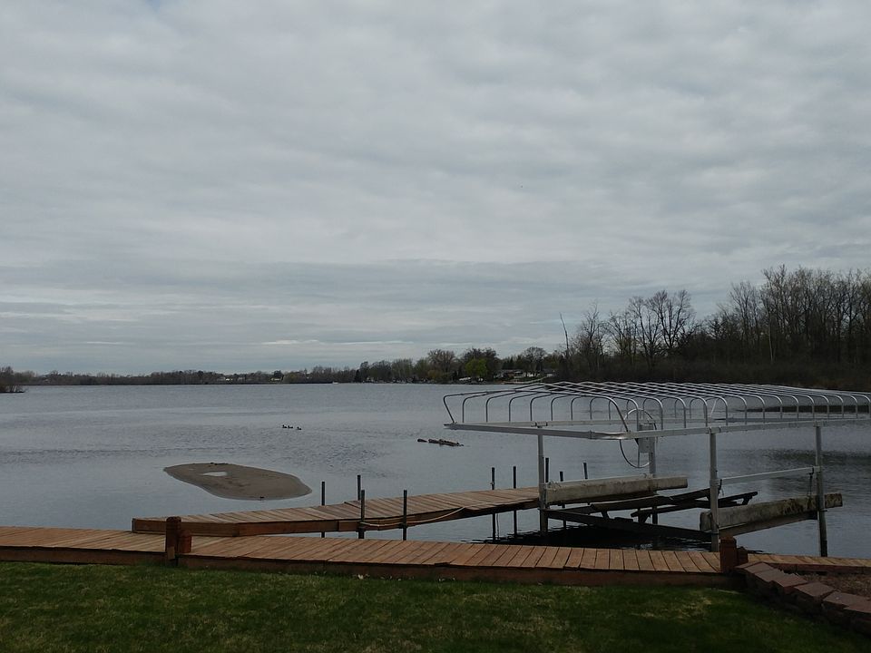 3142 Ponemah Dr, Fenton, MI 48430 Zillow