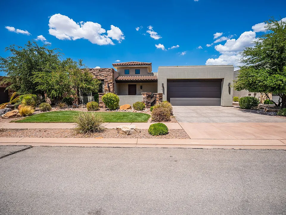 1504 W Shinnecock Dr