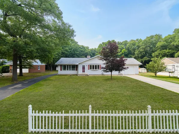 746 Wall St, Eastlake, MI 49626