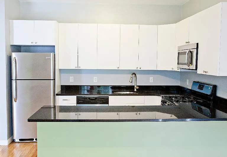 23 Evergreen St #2R — Photo 3