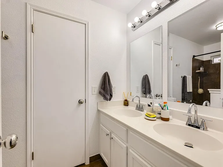 507 Clear Spring Ln — Photo 18