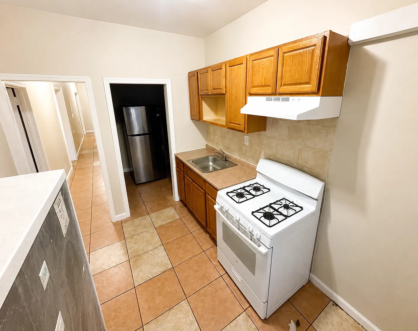 3 bed, 751 sqft, $2,100 — Photo 1
