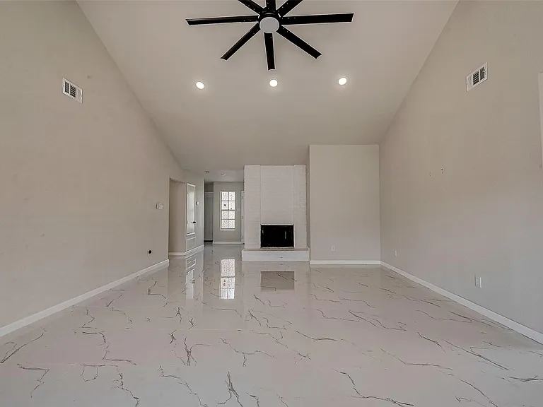 12055 Fairpoint Dr — Photo 42
