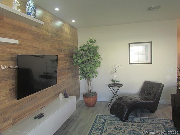 5th image of 4715 Sleepy Hollow Dr #4715