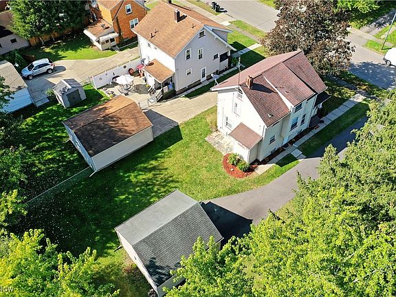 4th image of 831 Oak Knoll Ave SE