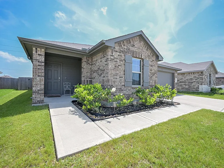 20819 Medford Landing Ln — Photo 2