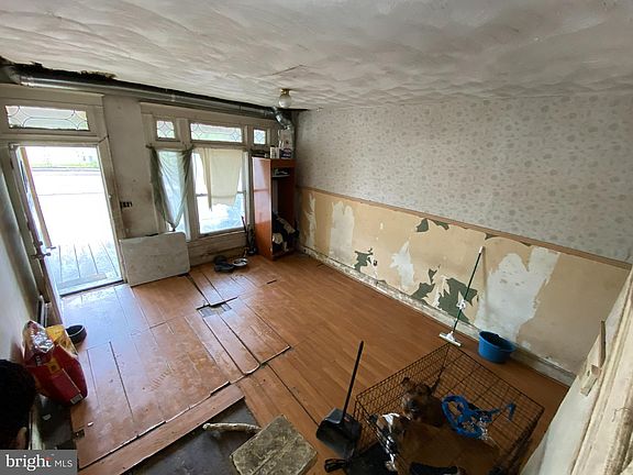 4th image of 3028 Edmondson Ave