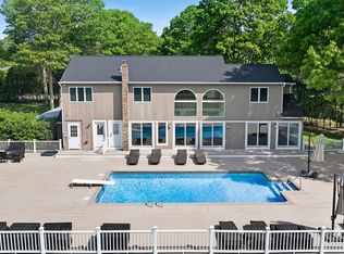 133 Old Country Rd, East Quogue, NY 11942