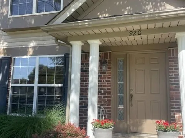 920 Carpathian Dr, Lake Saint Louis, MO 63367