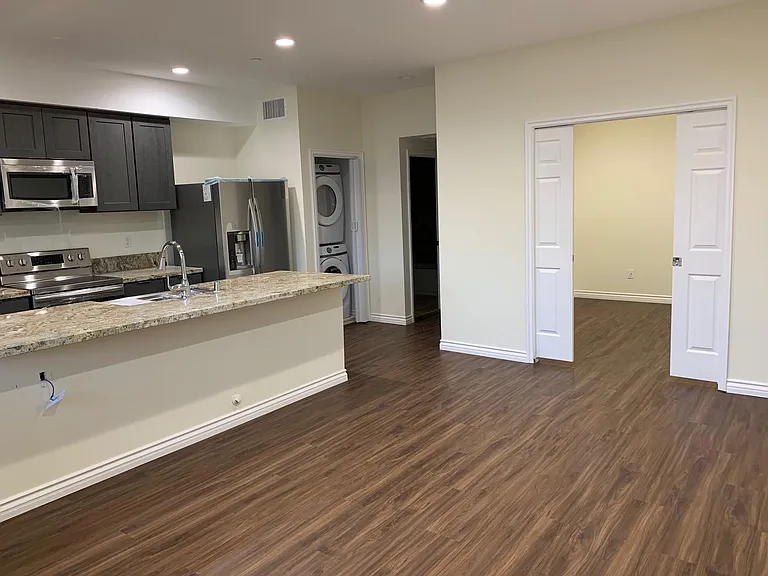 4730 Mission Bay Dr #J — Photo 6