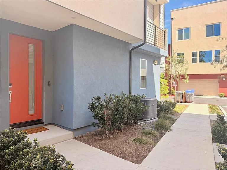 1677 W Lincoln Ave #103 — Photo 2