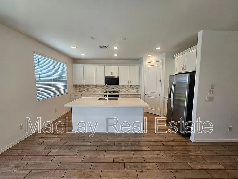 22815 E Watford Dr — Photo 2