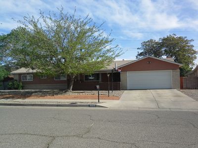 8816 Lagrima De Oro Rd NE, Albuquerque, NM, 87111