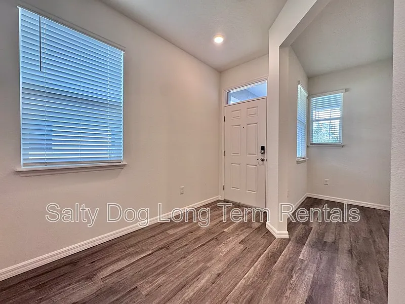 3 bed, 2.0 bath, 1608 sqft, $2,250 — Photo 4