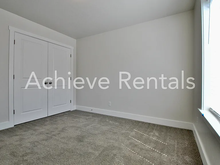 2049 N 380 E — Photo 11
