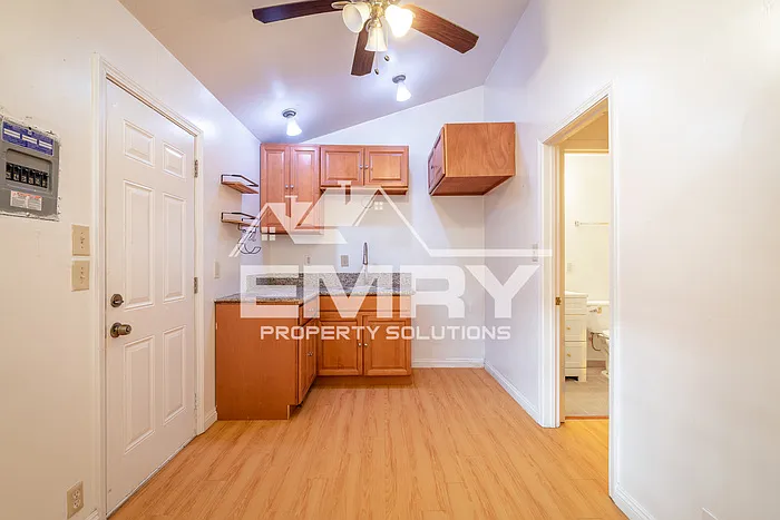 243 S Orange Blossom Ave #B