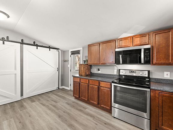 5th image of 12736 Whitcomb St