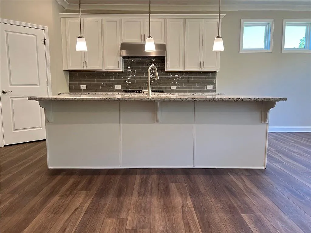 4 bed, 3.0 bath, 2643 sqft, $2,850 — Photo 4