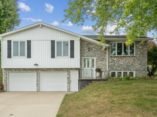 2969 Summer Dr, Dubuque, IA 52002