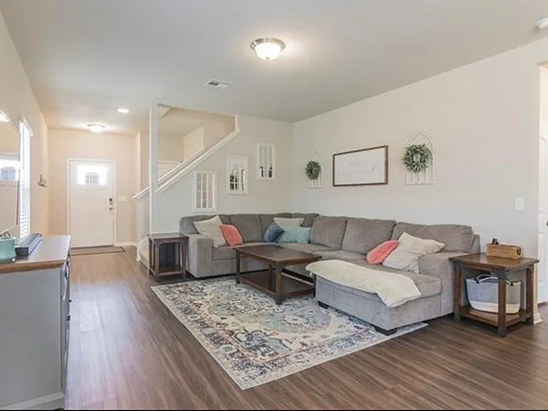 112 Schuster Ct — Photo 3