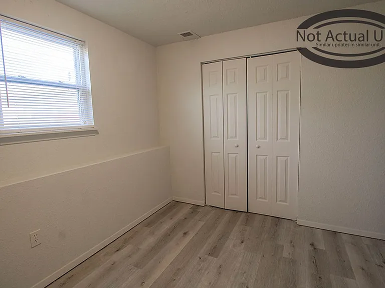 1013 W Ash St — Photo 30