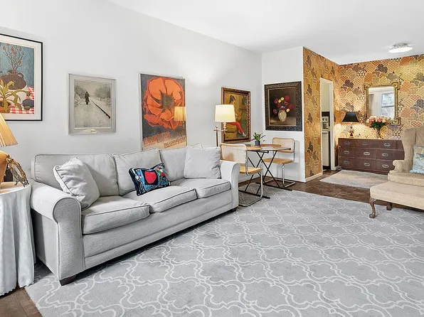 63 E 9th St APT 4A, New York, NY 10003