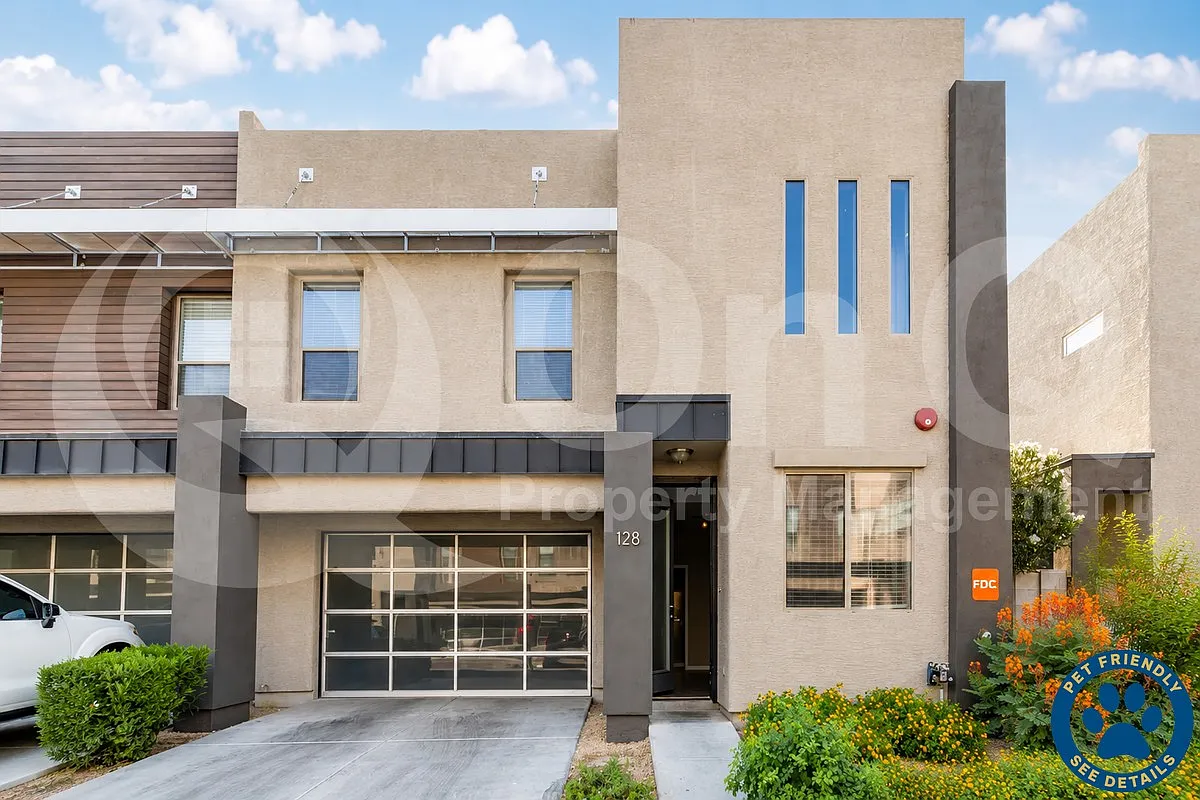 3 bed, 2.5 bath, 1799 sqft, $2,599 — Photo 1