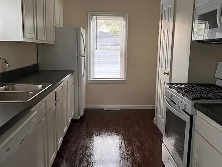 848 Lawrence Ave — Photo 7
