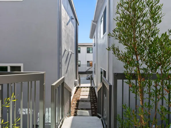 Empire at San Vicente, 954 N San Vicente Blvd #5996de895, West Hollywood, CA 90069