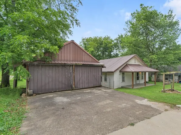 209 S Gaskill St, Huntsville, AR 72740