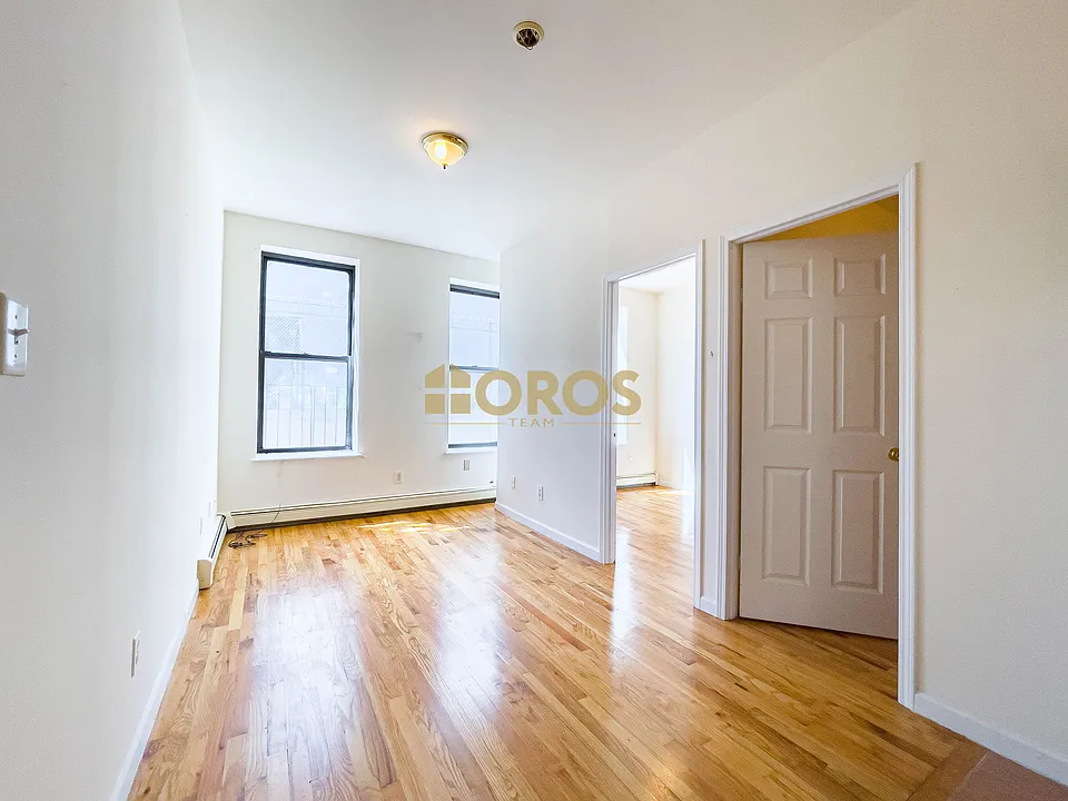 283 E 7th St #3D