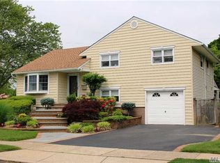 2 Hastings Rd, Massapequa, NY 11758