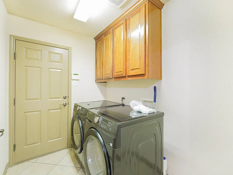 10028 Lisi Anne Dr — Photo 25