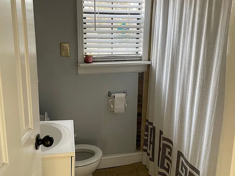 539 S Cox St #1 — Photo 10